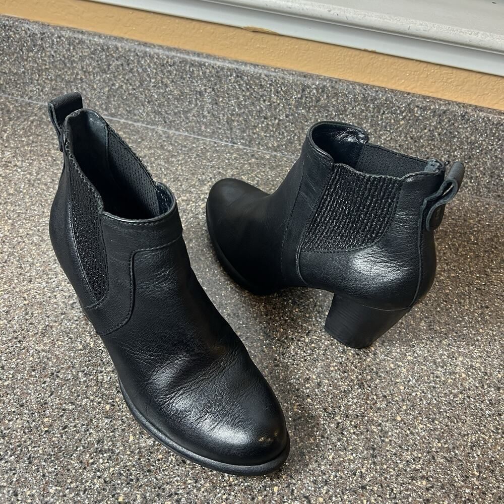 UGG Women's Size 7.5 Black Leather Ankle Bootie Pull On High Heel Comfort Casual
